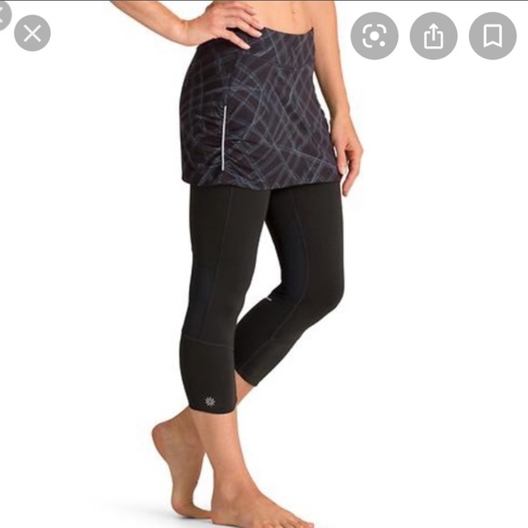Athleta Pants - Athleta Size XS Splash Contender 2 in 1 Black Capri‎ Athletic Legging Skirt